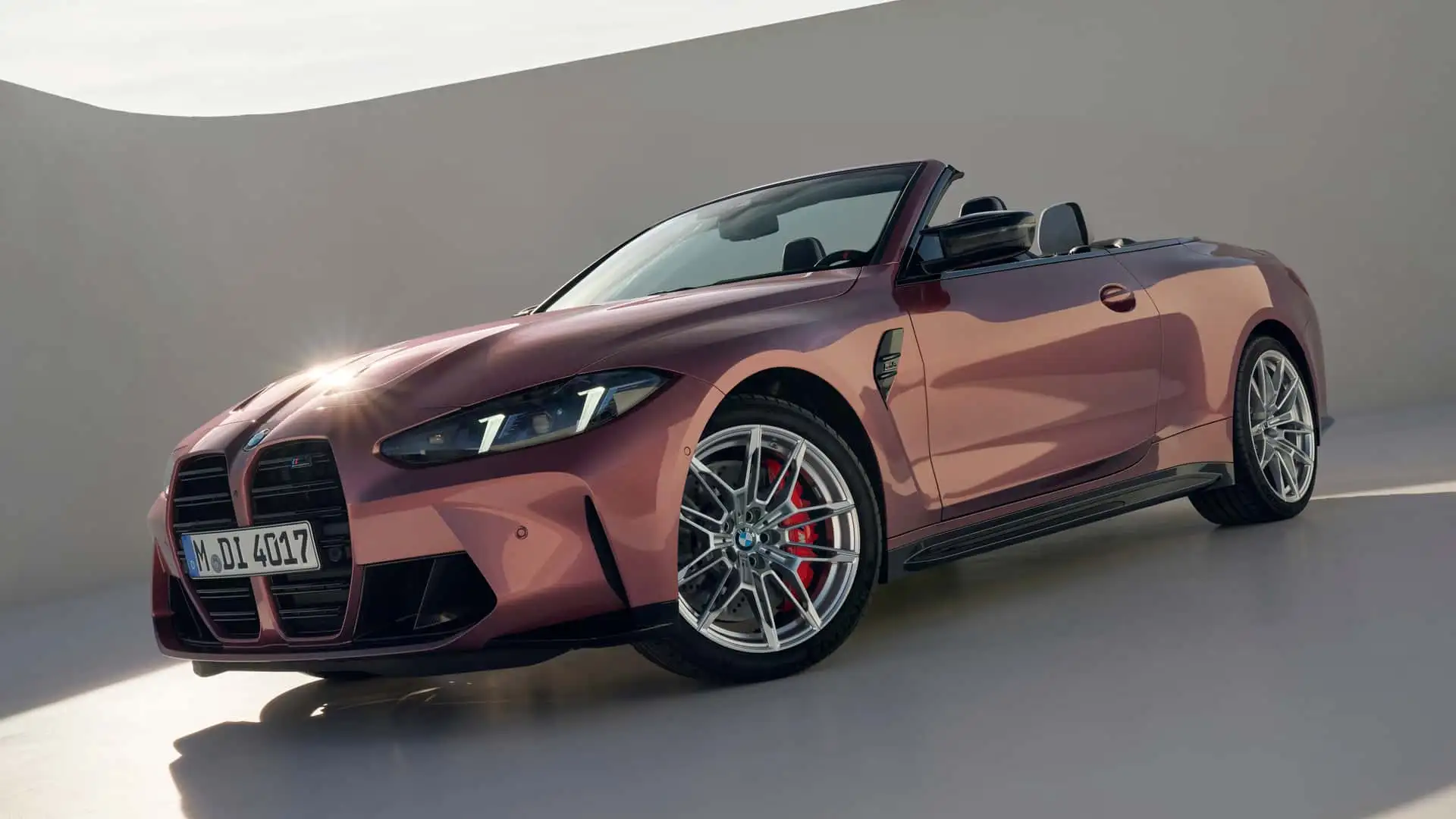 https://cdn.motor1.com/images/mgl/ojxeQy/s1/2025-bmw-m4-convertible.webp