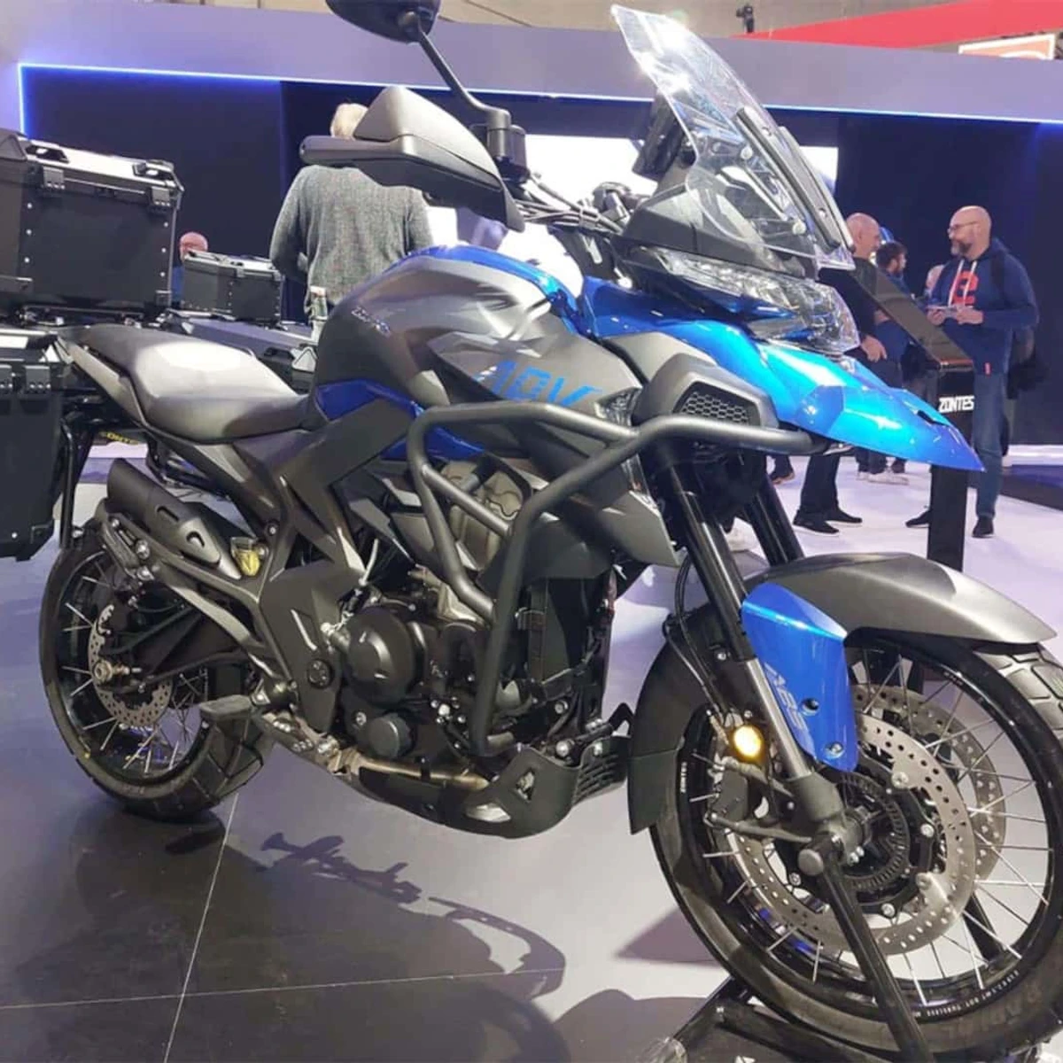 Zontes apresenta nova aventureira média que rivaliza com a Honda