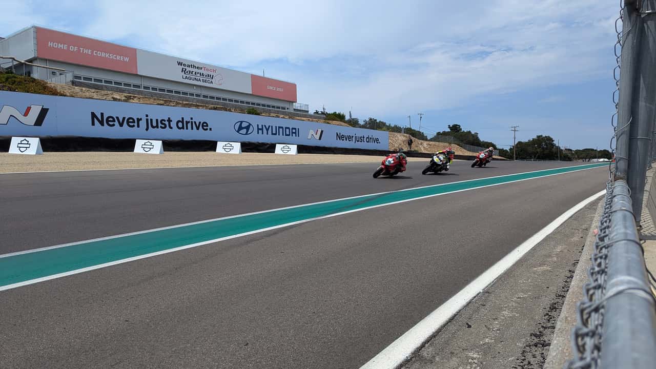 Канзас защищает гоночные трассы от глупых сообществ и любопытных сплетниц