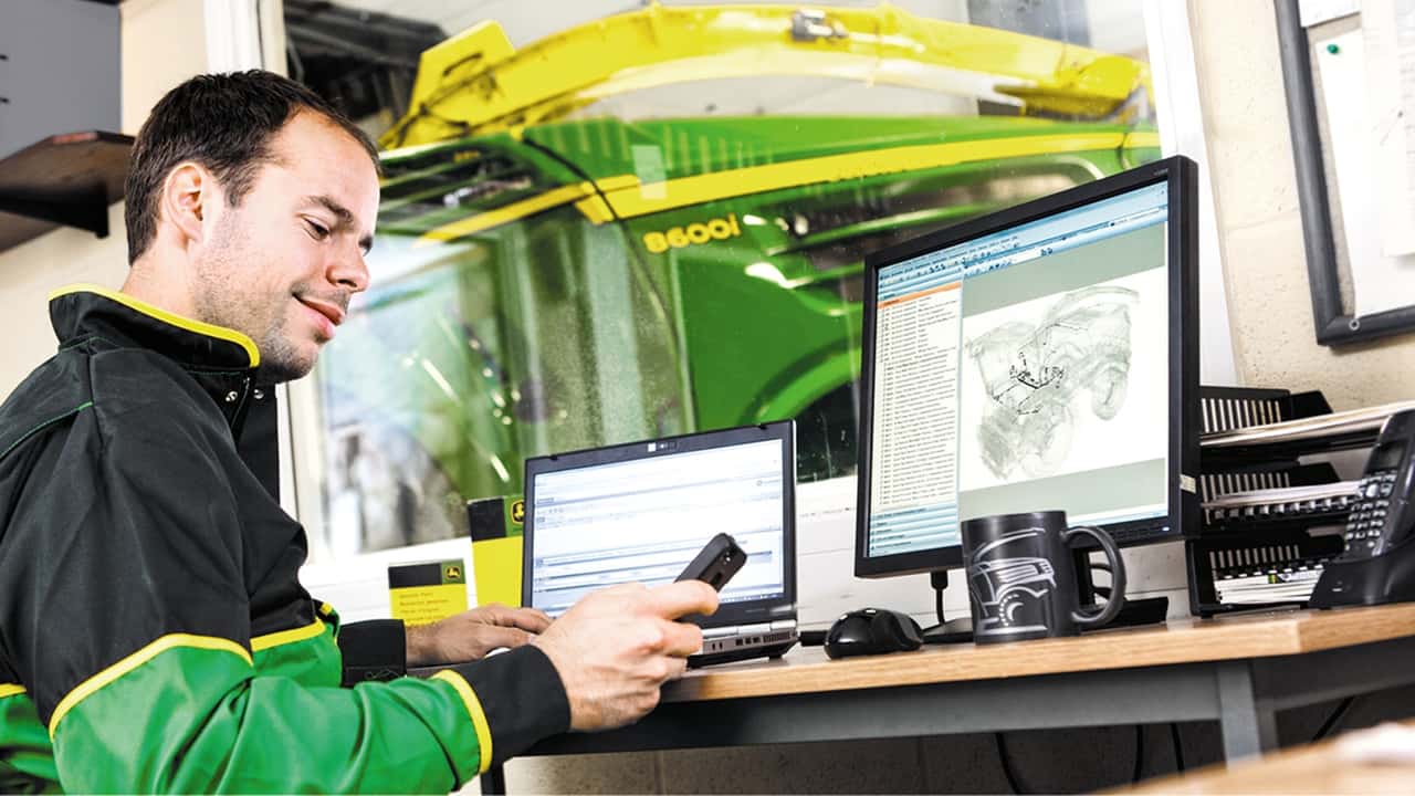 John Deere: punta ll'autoriparazione per agricoltori e costruttori