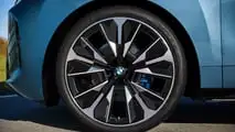 BMW iX xDrive60 (2025)