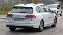 Nuova Volkswagen Golf Variant, le prime foto spia