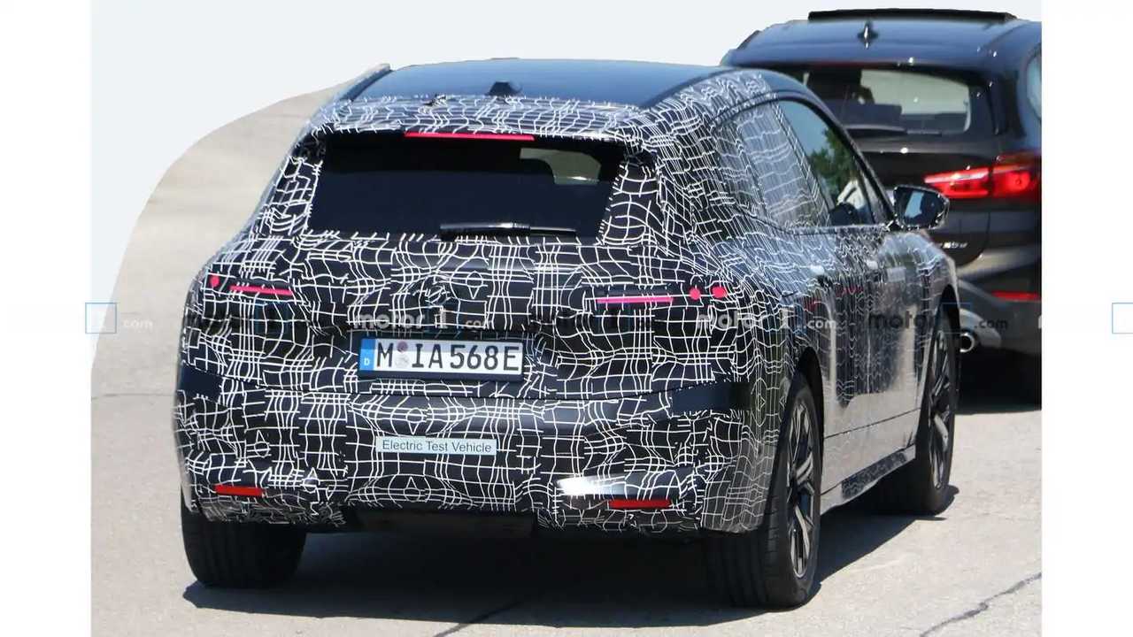 BMW iNext - новые шпионские фото