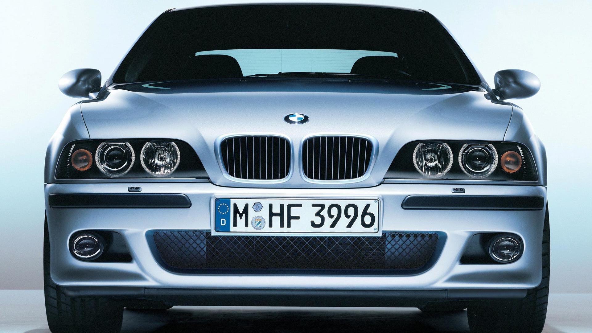 Supercharged BMW M5 E39 sounds insane in Autobahn top speed run