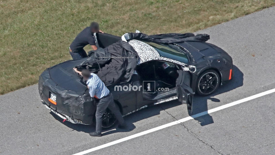 Ortadan motorlu C8 Corvette casus fotoğraflar
