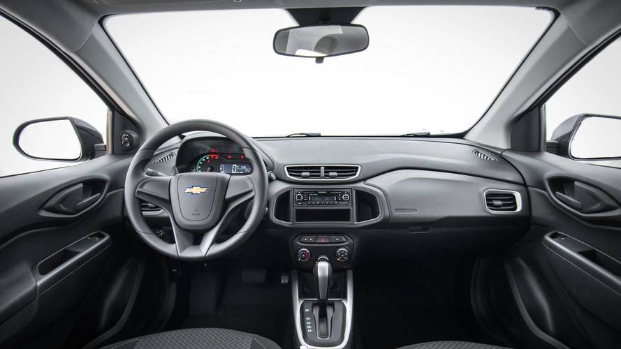 Comparativo Onix Advantage x Etios X