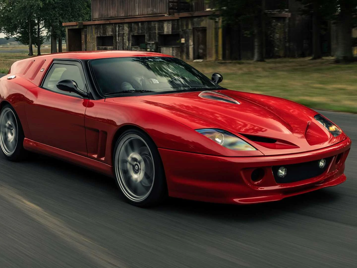 Ferrari 550 Maranello üzerine hazırlanmış shooting brake aracı görün