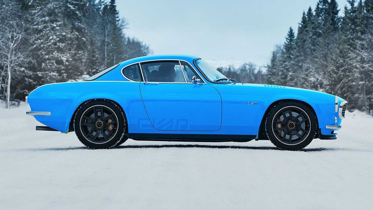 Volvo P1800 Cian en el lado de la nieve