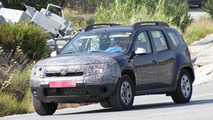 2014 Dacia Duster facelift spy photo 11.07.2013