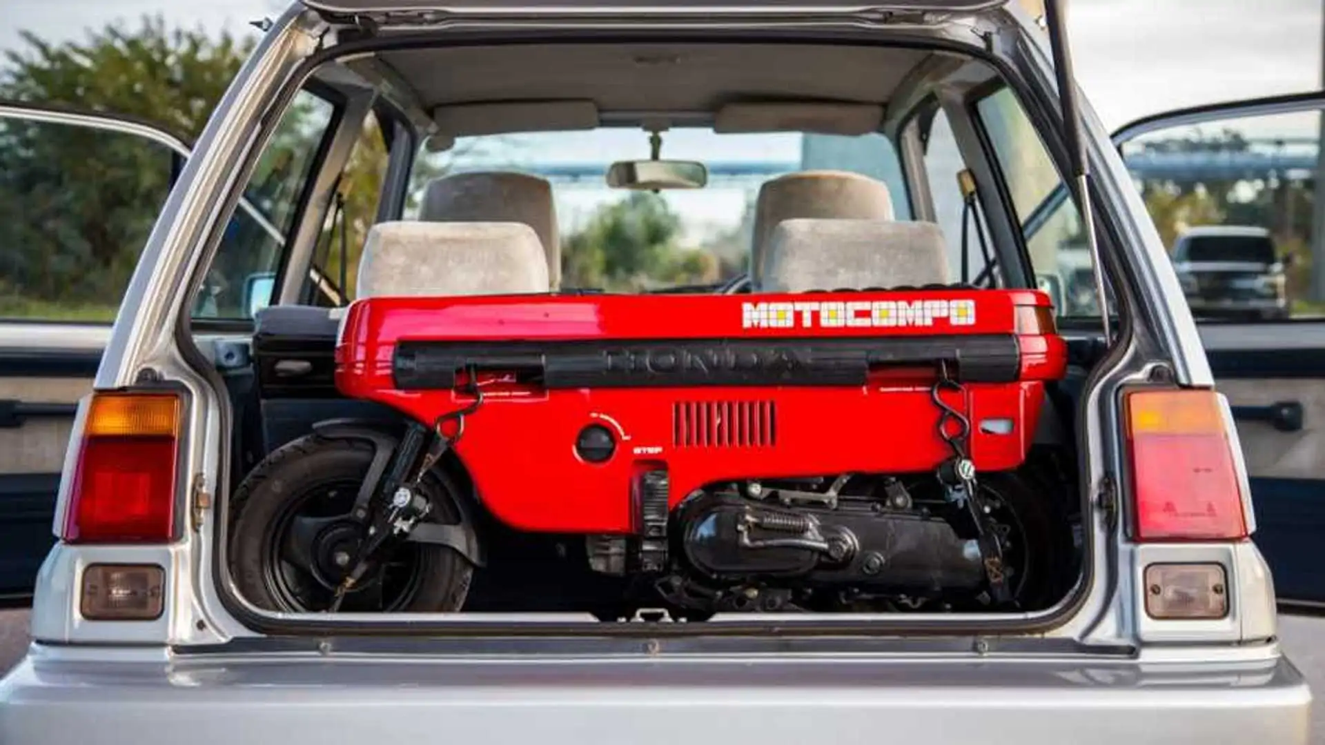 おまけ EBBRO Honda City with Motocompo 1981 おまけ EBBRO Honda City with Motocompo 1981