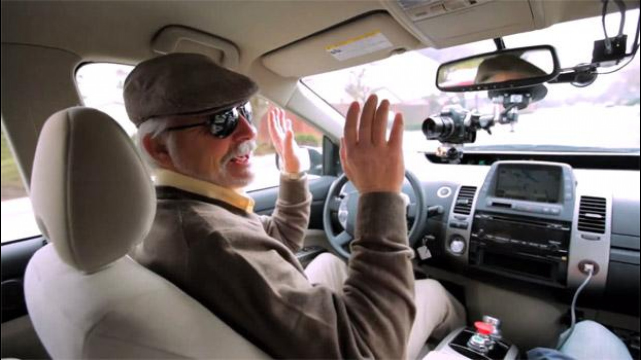 [Copertina] - Auto che guida da sola, arrivano i taxi senza conducente di Google [VIDEO]