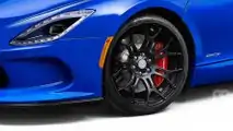 Ortadan motorlu Dodge Viper render