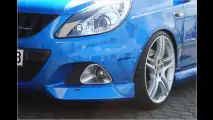 Blauer Power-Bolide