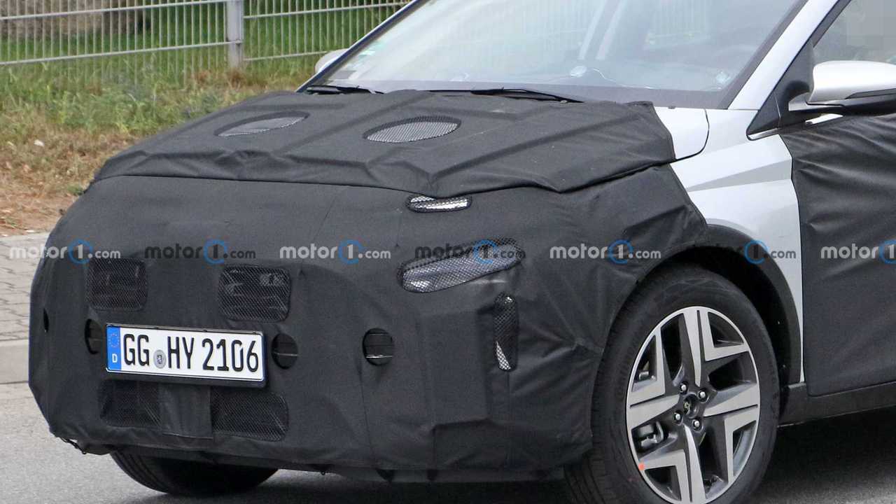 Hyundai Bayon prima foto spia (esterno)