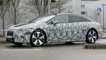 Mercedes EQS, le nuove foto spia con poche camuffature