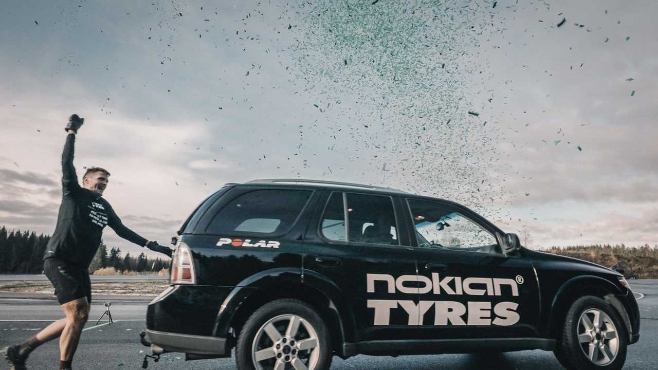 Récord Guinness de empujar un coche