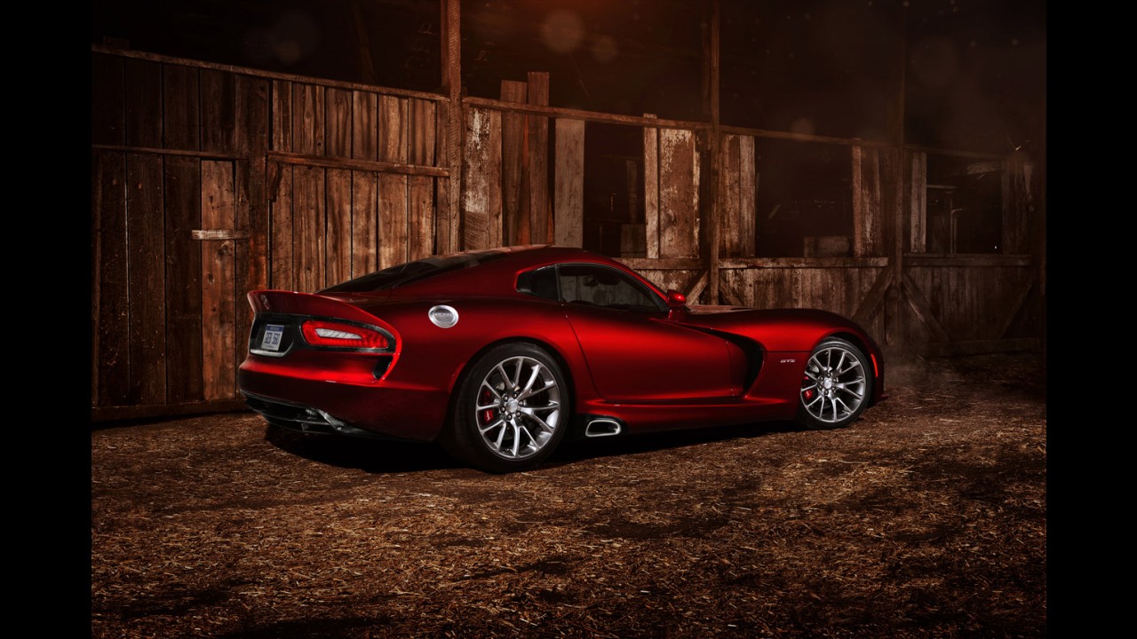 Baixa demanda: Chrysler suspende a produção do SRT Viper por dois meses