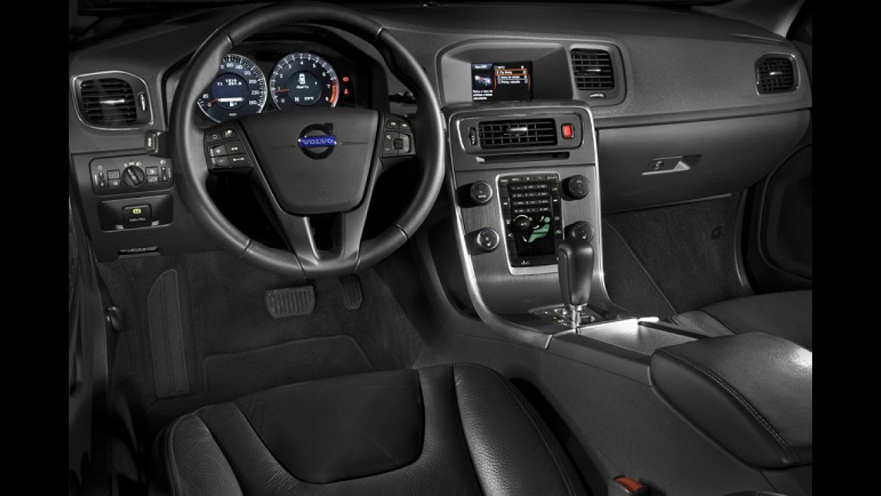 Volvo S60 ganha versões T4 e T5 no Brasil - Preços começam em R$ 102.900