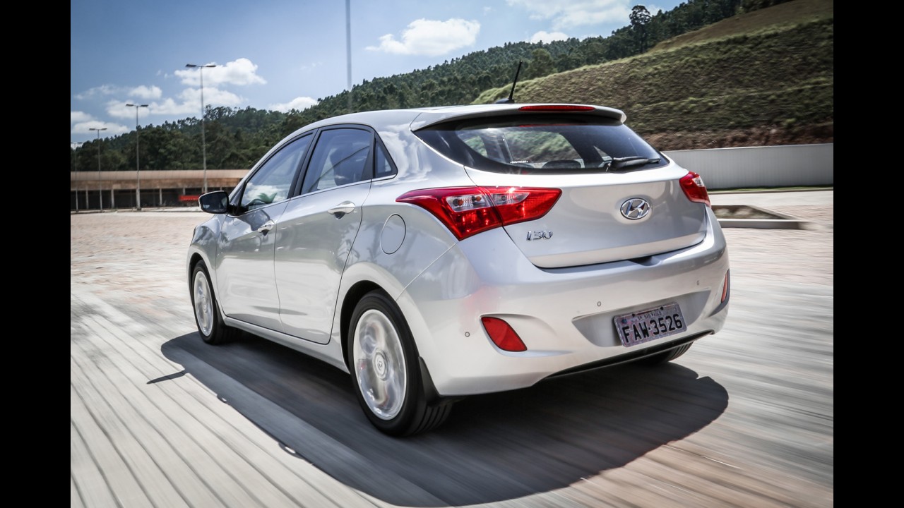 Análise CARPLACE (hatches médios): Cruze reassume liderança e i30 perde espaço