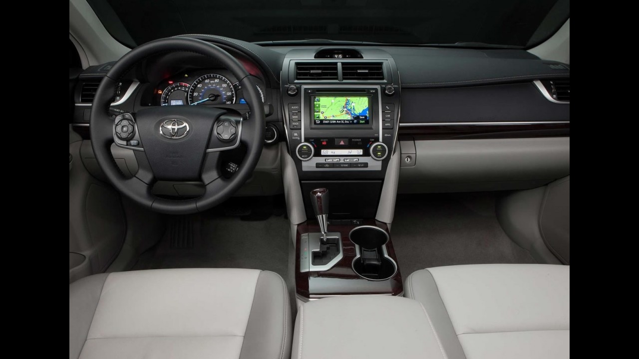 Toyota apresentará novo Camry no Brasil entre os dias 14 e 16 de março