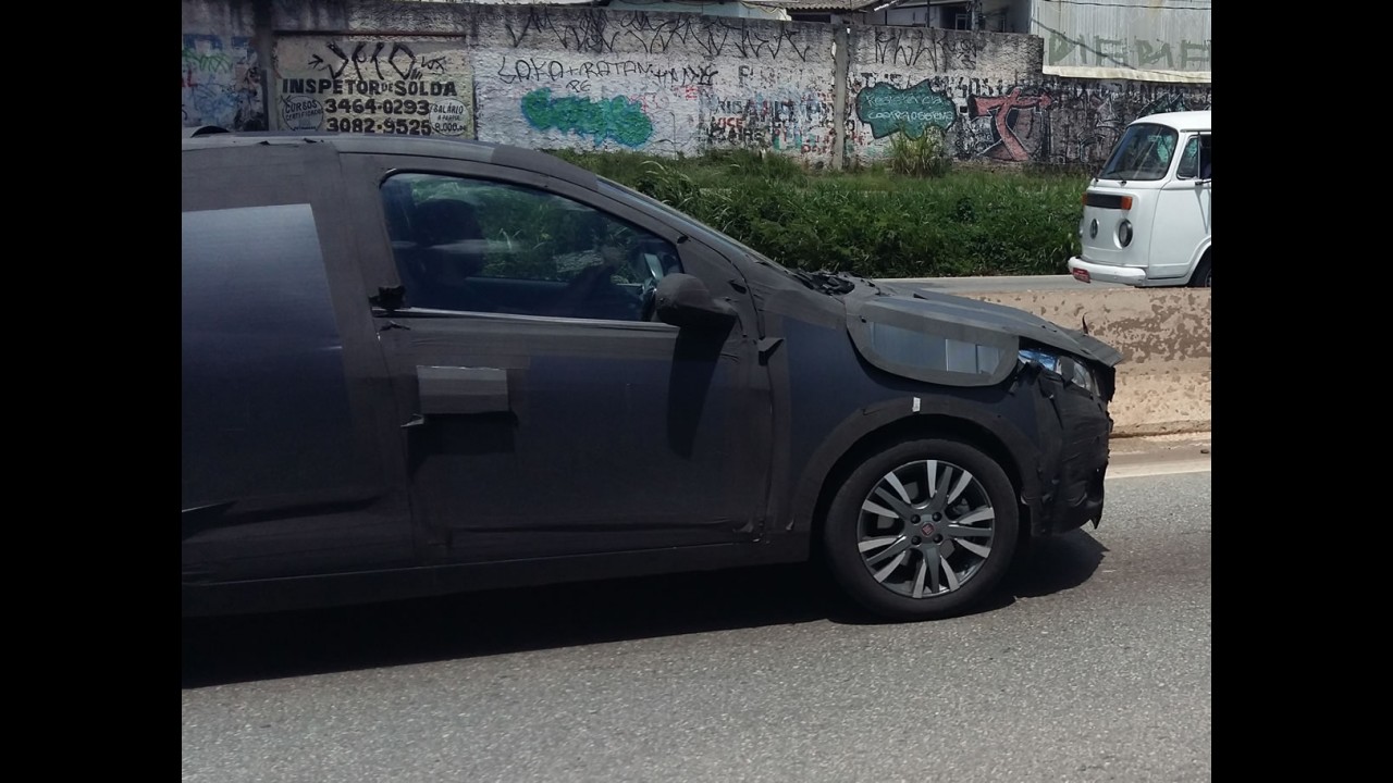 Flagra! Novo Fiat Punto terá ESP, start-stop e câmbio automático (veja painel)