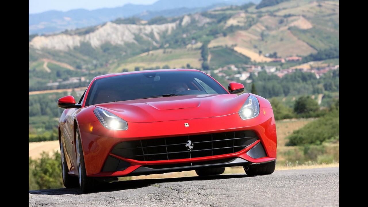 Ferrari F12berlinetta tem novas fotos oficiais divulgadas