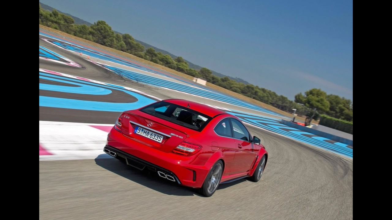 Oficial: Mercedes-Benz C63 AMG Coupé Black Series 2012 chega com motor V8 de 517cv