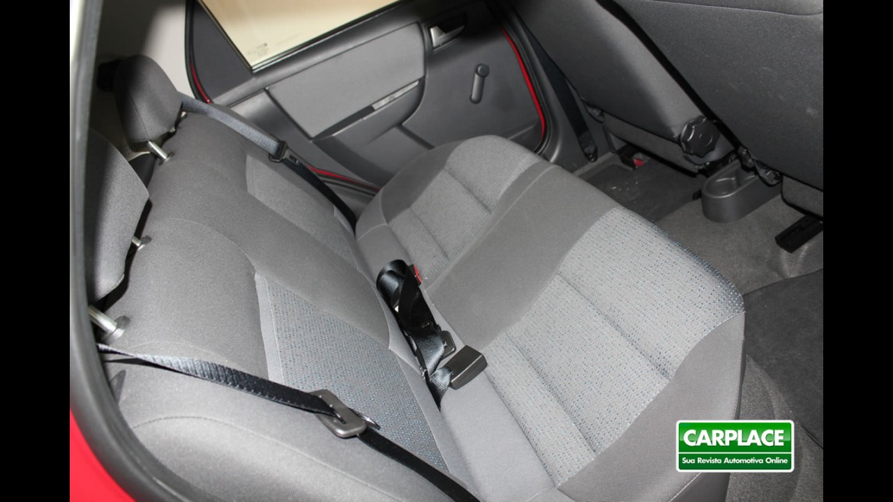 Garagem CARPLACE: Detalhes do acabamento do Chevrolet Celta LT - Fotos em HD