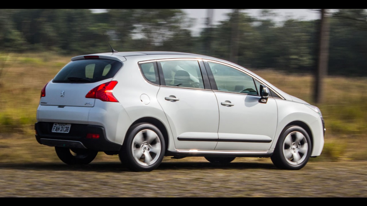 Teste: Mercedes B200 e Peugeot 3008 garantem diversão em família