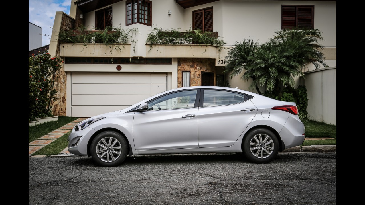 Teste CARPLACE: Hyundai Elantra 2014 tem jeito de Civic e pique de Focus