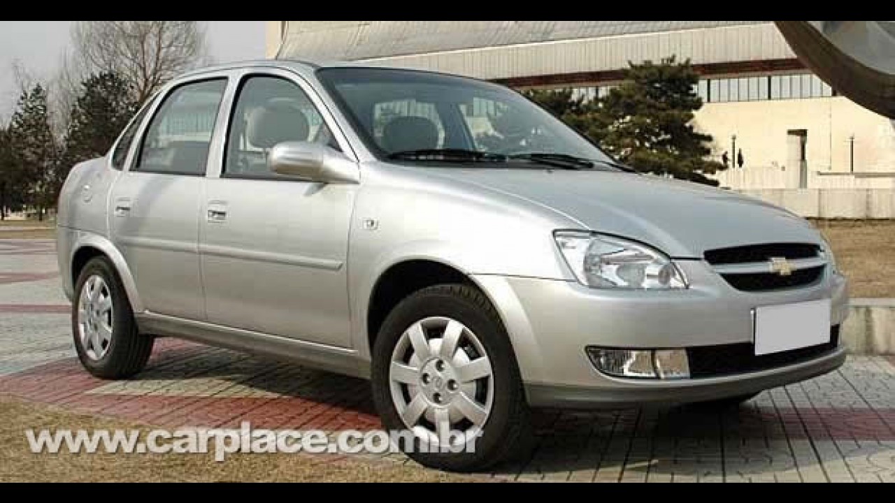 Novo Chevrolet Classic chega em 2010 - Versão atualizada é flagrada na Argentina - Veja fotos