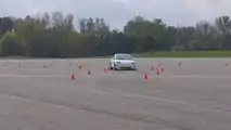 Goodyear teste la Tesla Model 3 avec des pneus sans air