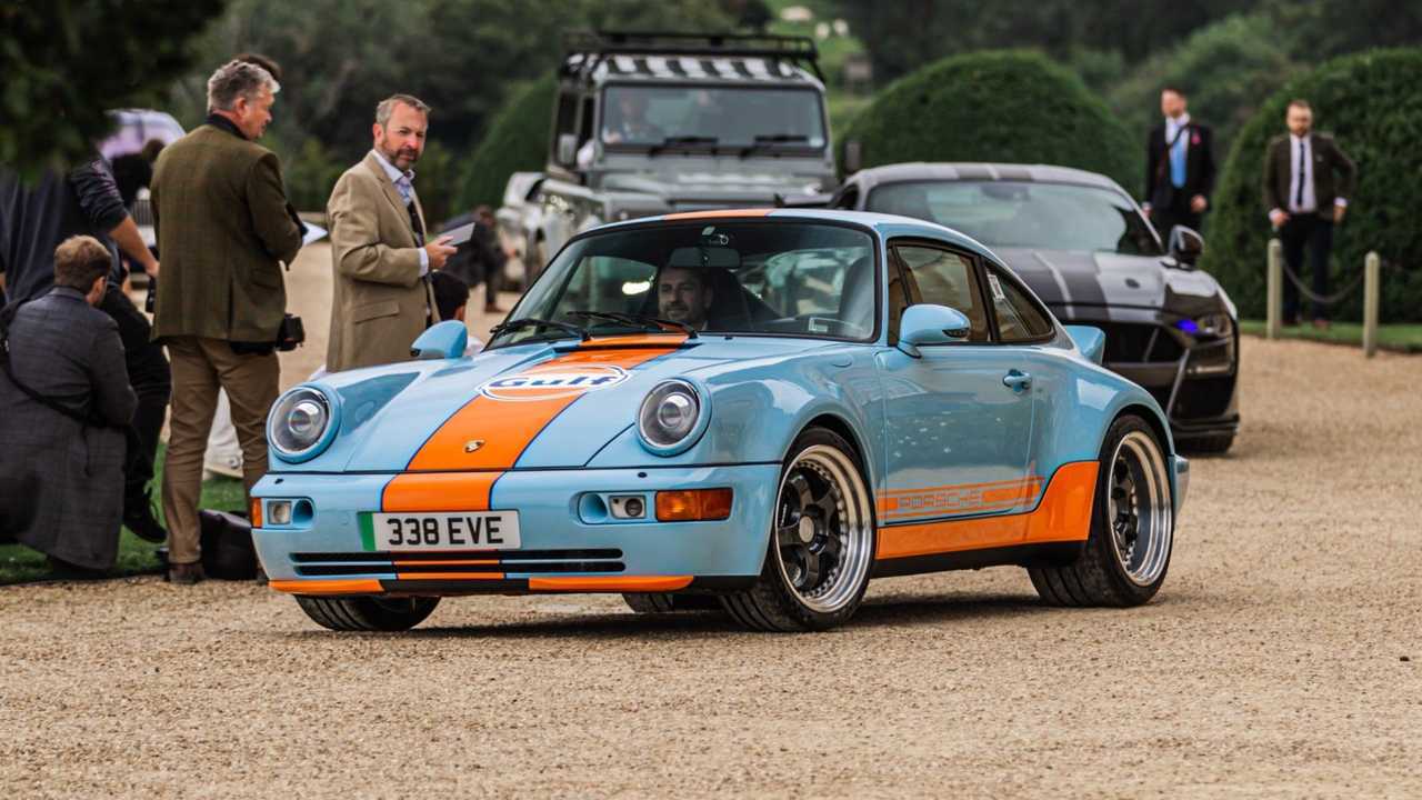 Porsche 911 Generazione 964 by Everrati con livrea Gulf