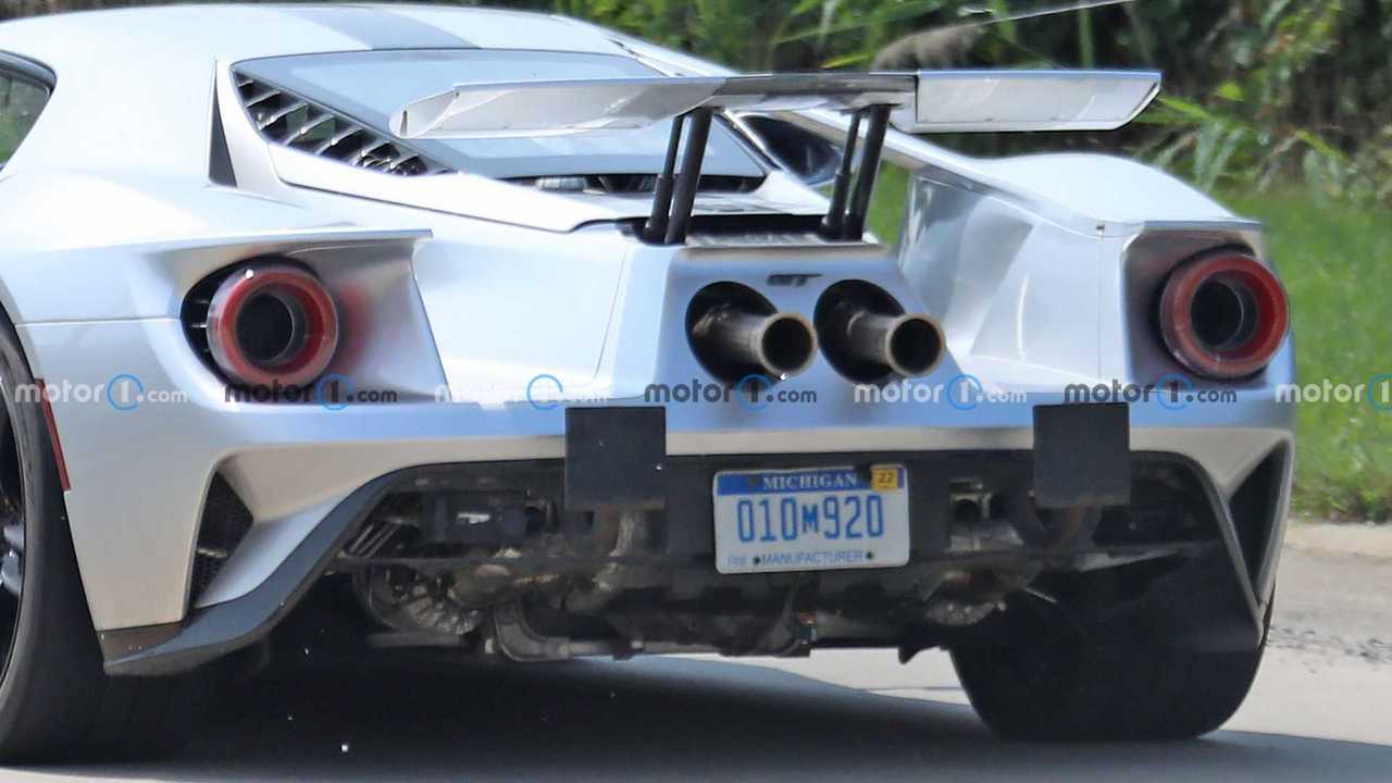 Ford GT V8, le foto spia