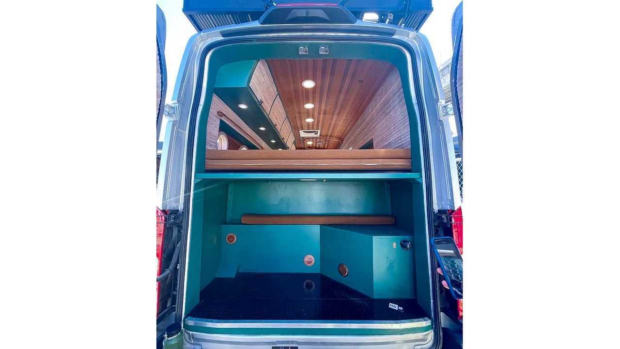 Ford Transit camper inspirada en yate