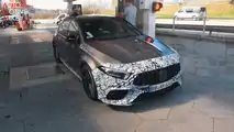 Mercedes-AMG A45-Screenshot aus einem Spionvideo