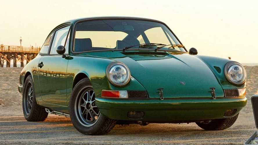 Com'è una Porsche 911 del 1968 con il powertrain di una Tesla Model S?