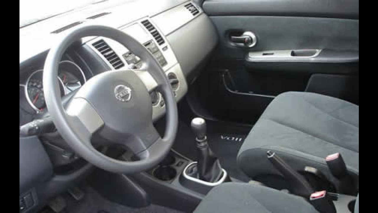 Nissan Tiida - Sucesso no exterior, hatch chega ao Brasil