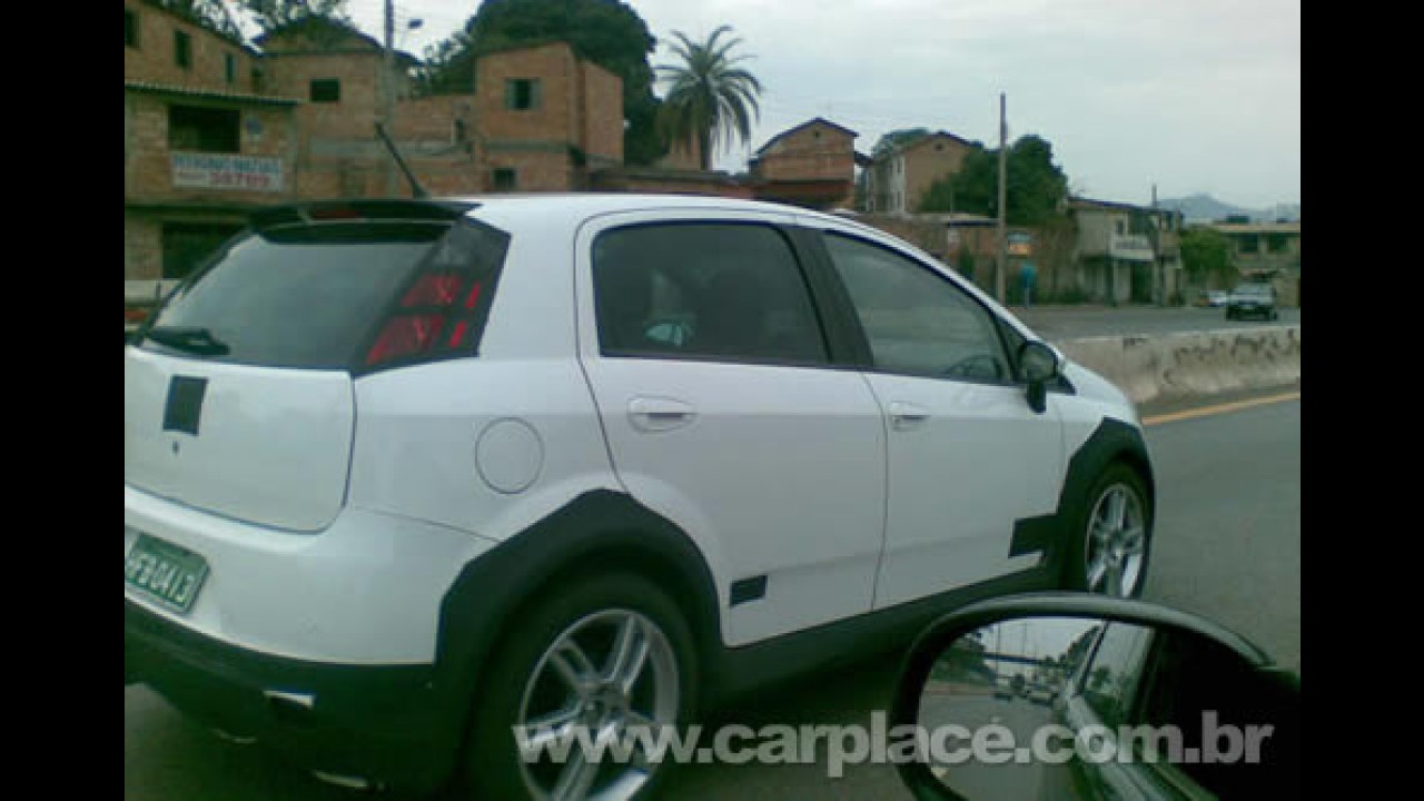 Leitor flagra Novo Fiat Punto T-Jet rodando com disfarces em Minas Gerais
