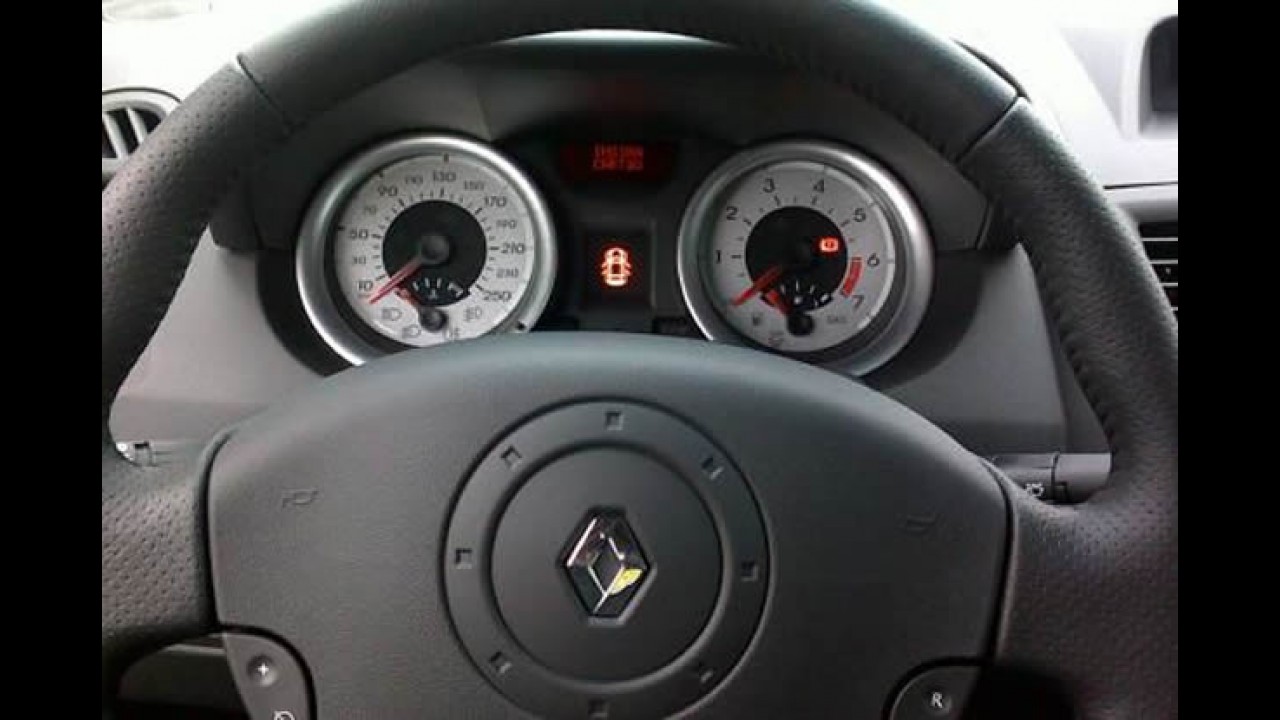 No Brasil: Renault Mégane Sedan 2010 recebe pequenas modificações visuais