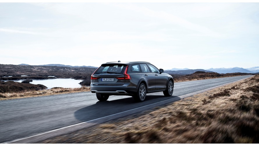 2017 Volvo V90 Cross Country