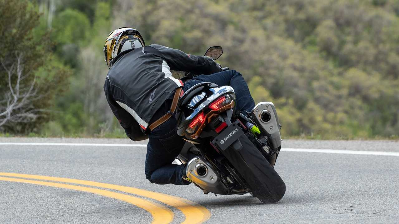 2022 Suzuki Hayabusa rear corner action