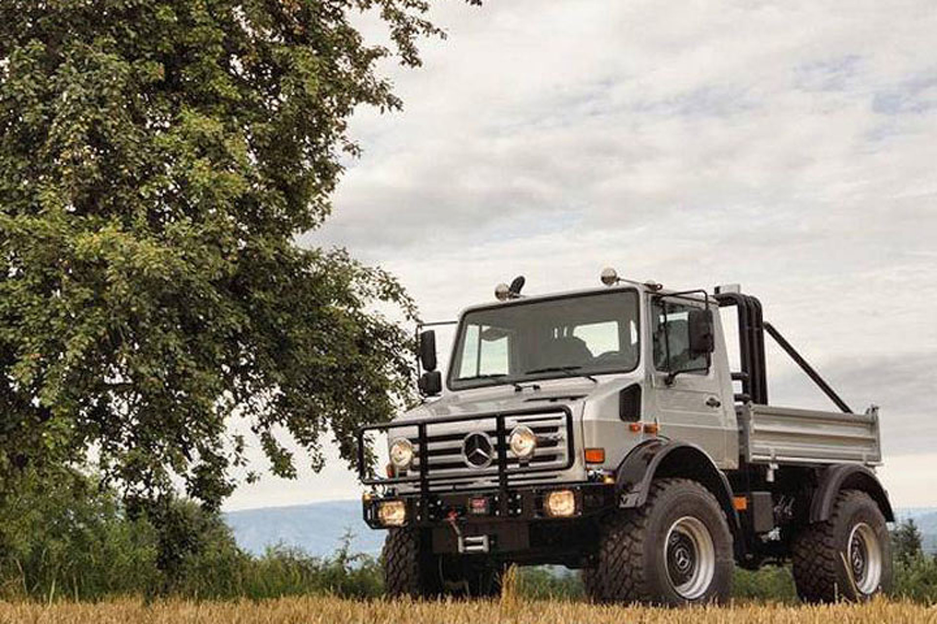 Arnold Schwarzenegger's Mercedes-Benz Unimog Just Turned Up on eBay