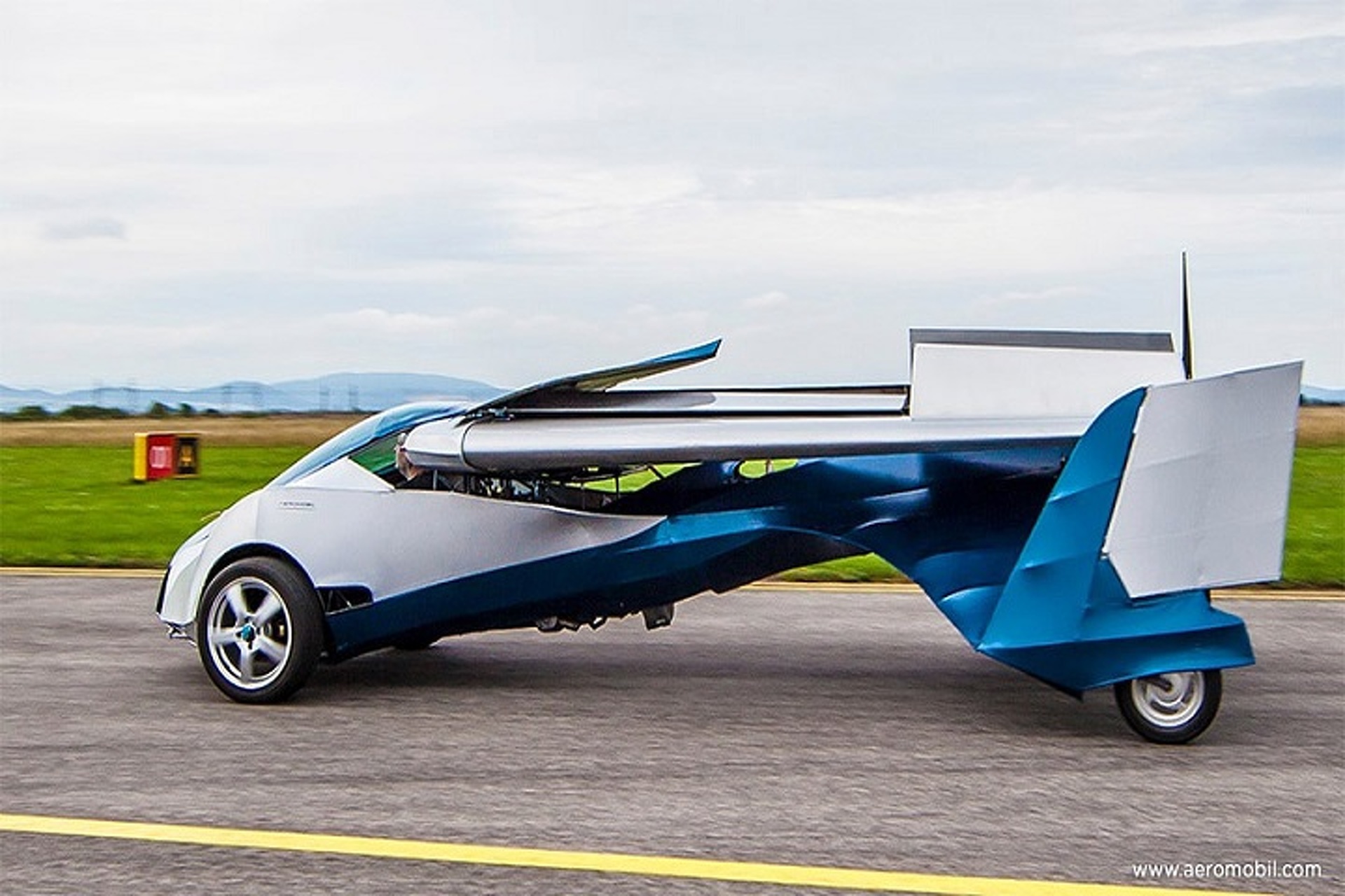 Aeromobil Flying Car Will Take to the Skies in 2016