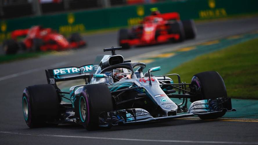 Lewis Hamilton, Mercedes AMG F1 W09, Kimi Raikkonen, Ferrari SF71H, y Sebastian Vettel, Ferrari SF71H
