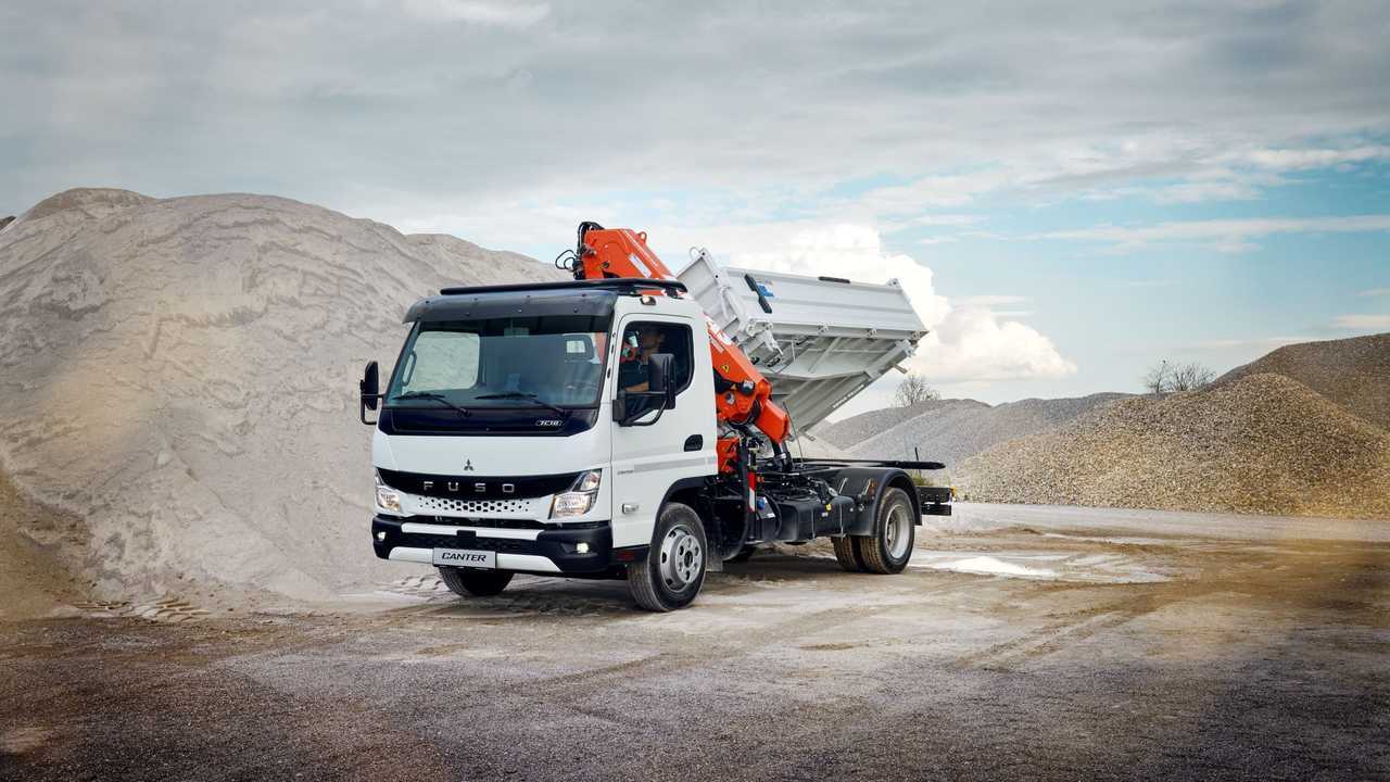 Fuso nuovo Canter con cassone ribaltabile trilaterale
