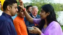 5_Lipi Kapoor applies the traditional Indian tika to Atul Adhau