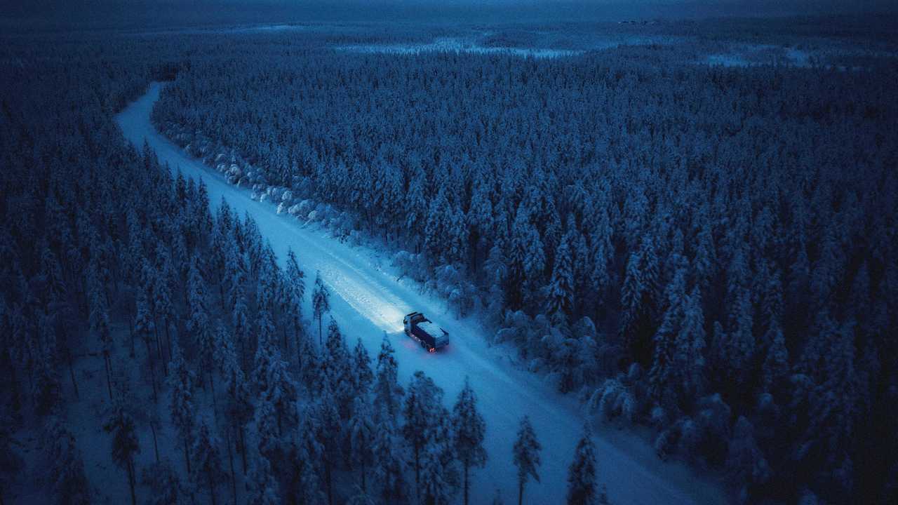 Foto - Polestar 2, la prova in Lapponia sulla neve