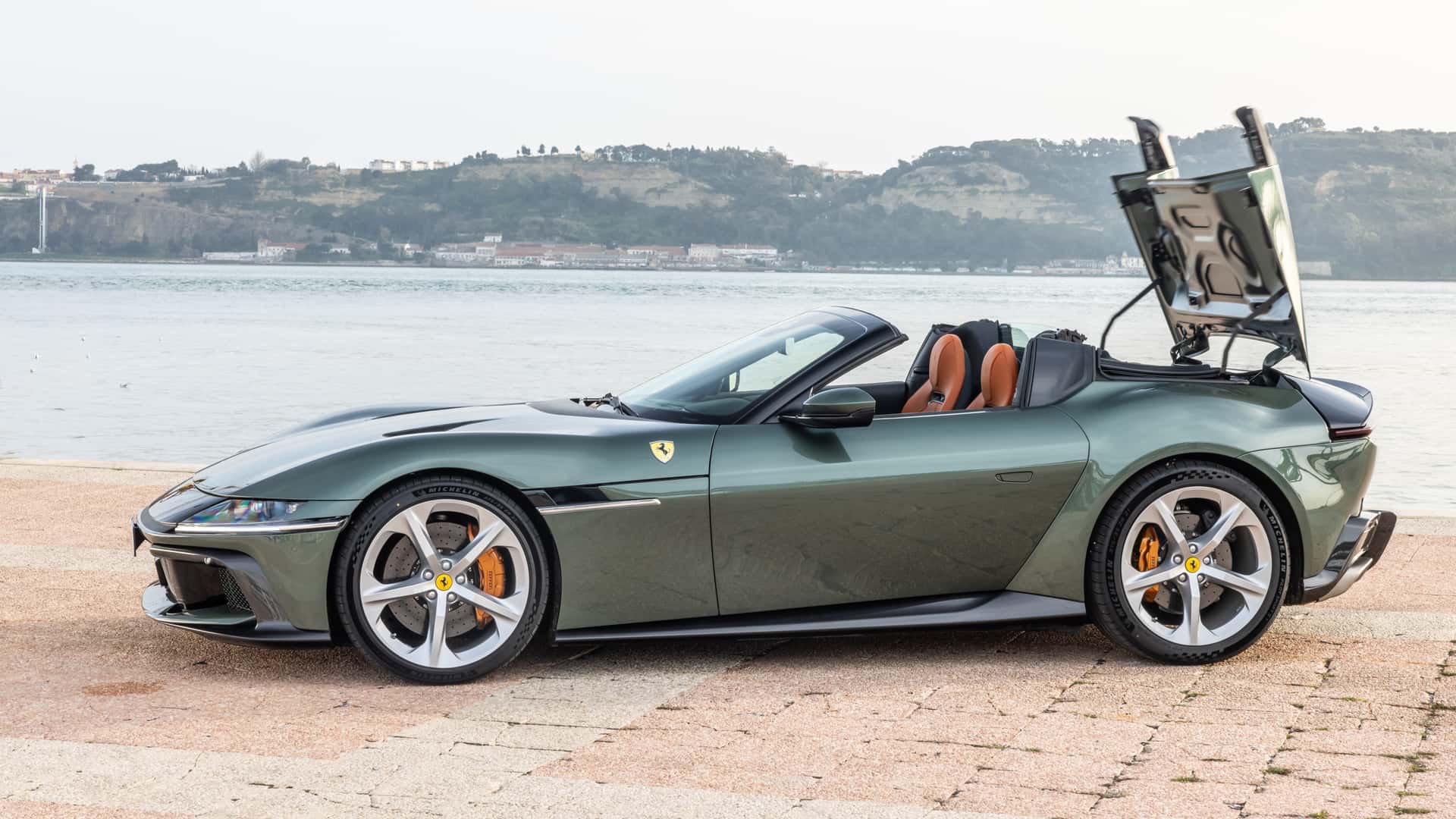 https://cdn.motor1.com/images/mgl/pb3KKg/s1/2025-ferrari-12cilindri-spider-first-drive-review.jpg