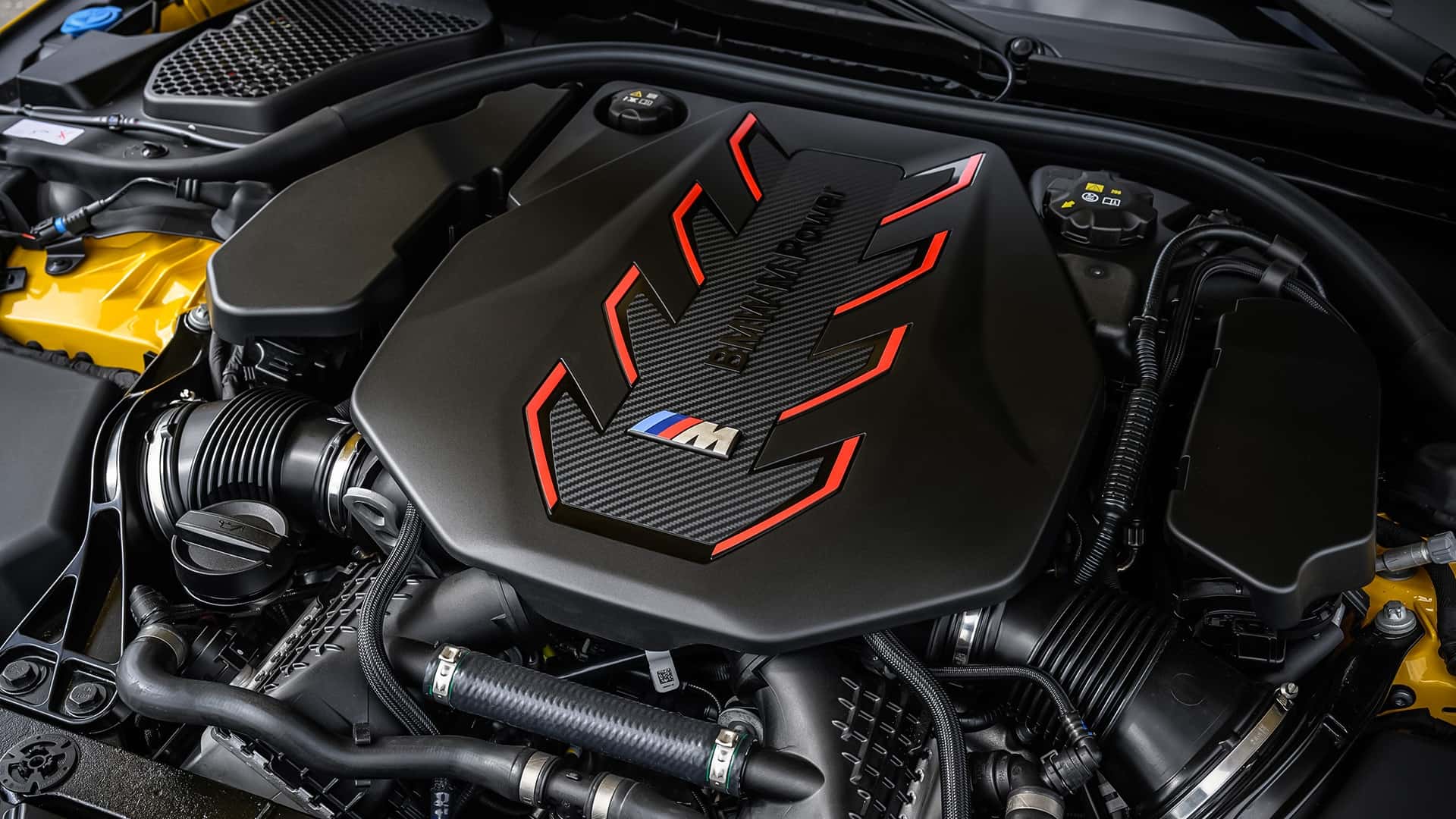 https://cdn.motor1.com/images/mgl/pb3XGV/s1/bmw-m5-2024-im-test.jpg